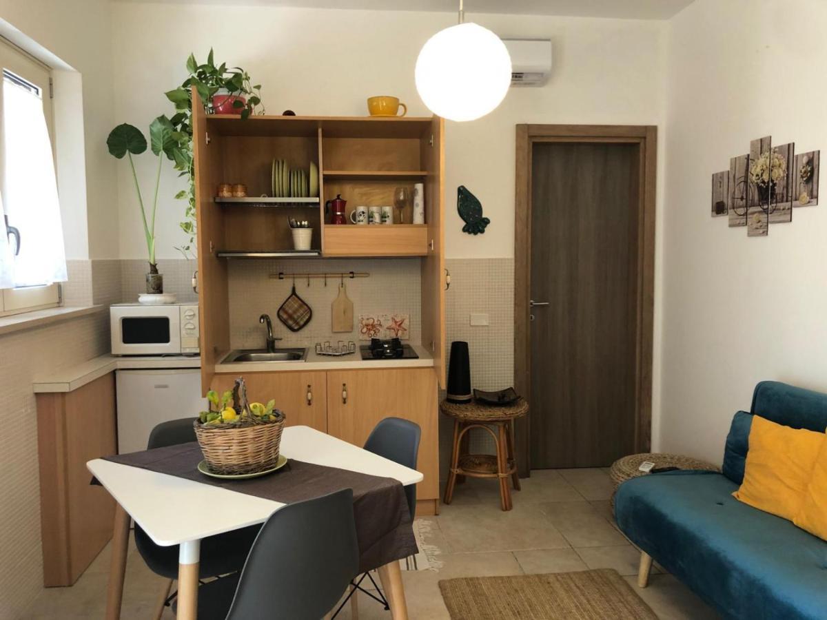 Odegos Mono & Trilo Bed & Breakfast Torre dell'Orso Exterior photo
