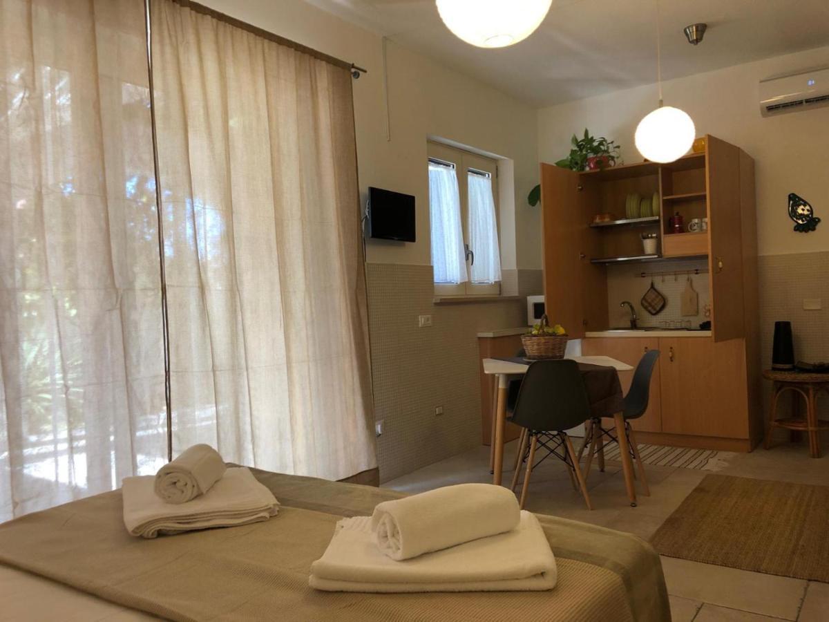 Odegos Mono & Trilo Bed & Breakfast Torre dell'Orso Exterior photo