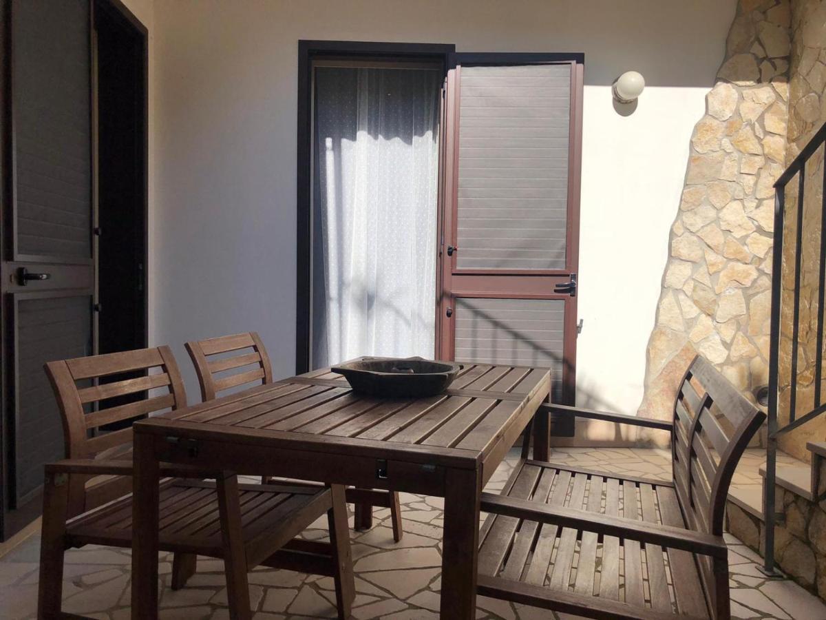 Odegos Mono & Trilo Bed & Breakfast Torre dell'Orso Exterior photo